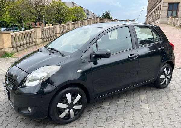 Toyota Yaris cena 15500 przebieg: 126000, rok produkcji 2009 z Pobiedziska małe 497